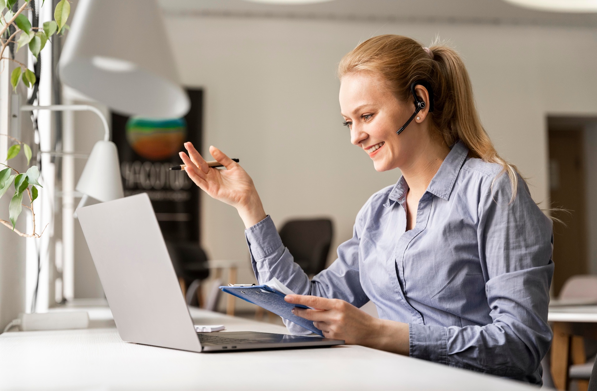 Virtual assistant workspace or calendar/inbox view
